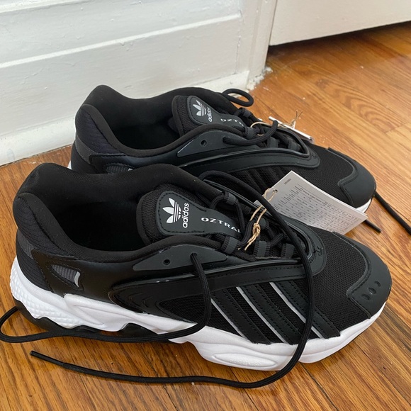 Adidas Women’s Originals Oztral trainers in black and white - Picture 2 of 5